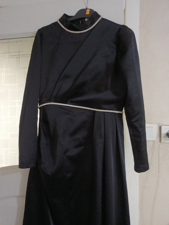 Siyah Uzun Drapeli Kuyruklu Kadın Elbise - Görsel 2