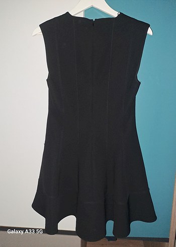 Siyah Piliseli V Yaka Kolsuz Midi Elbise - Görsel 4