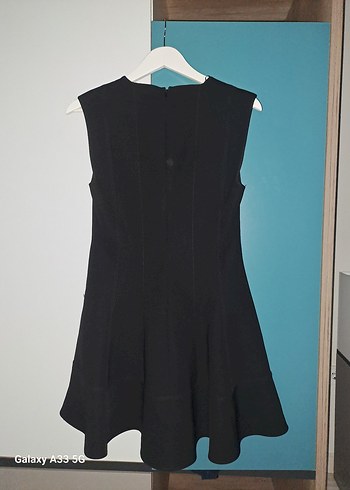 Siyah Piliseli V Yaka Kolsuz Midi Elbise - Görsel 3