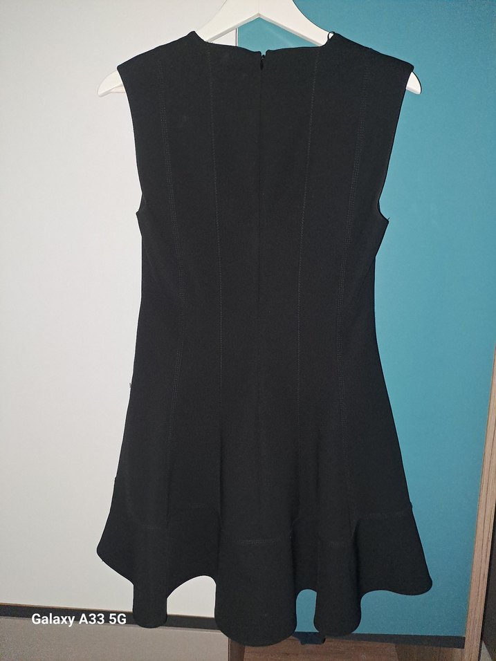 Siyah Piliseli V Yaka Kolsuz Midi Elbise - Görsel 4