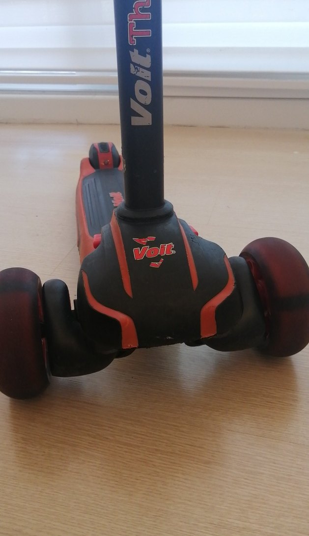 Kırmızı Siyah Çocuk Scooter'ı - Görsel 2