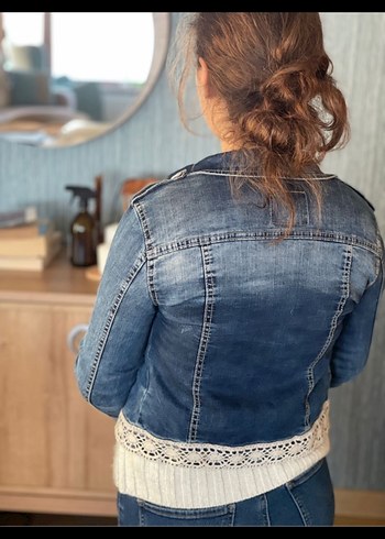 Dantel Detaylı Koyu Mavi Kadın Kot Ceket - Görsel 3