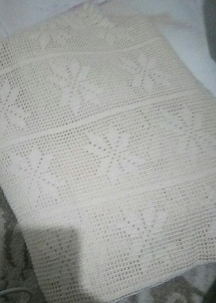 el yapımı dantel masa örtüsü
