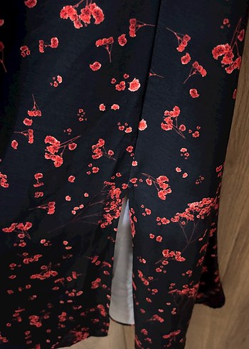 Zara V Yaka Siyah Çiçekli Uzun Elbise