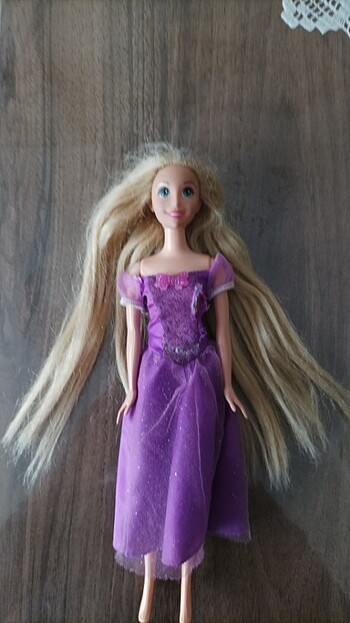 Rapunzel bebek barbie