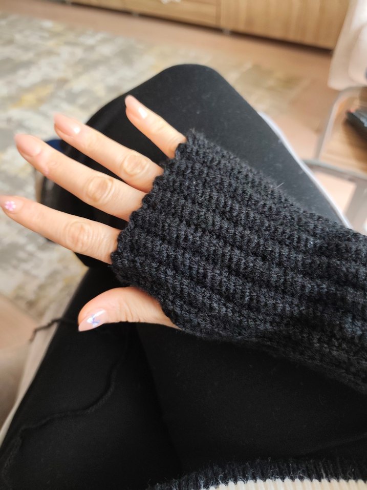 Siyah Örgü Kadın Eldiveni - Görsel 3