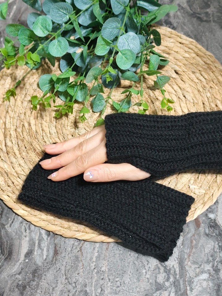 Siyah Örgü Kadın Eldiveni - Görsel 2