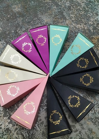 Renkli Üçgen Hediye Kutuları - Görsel 2