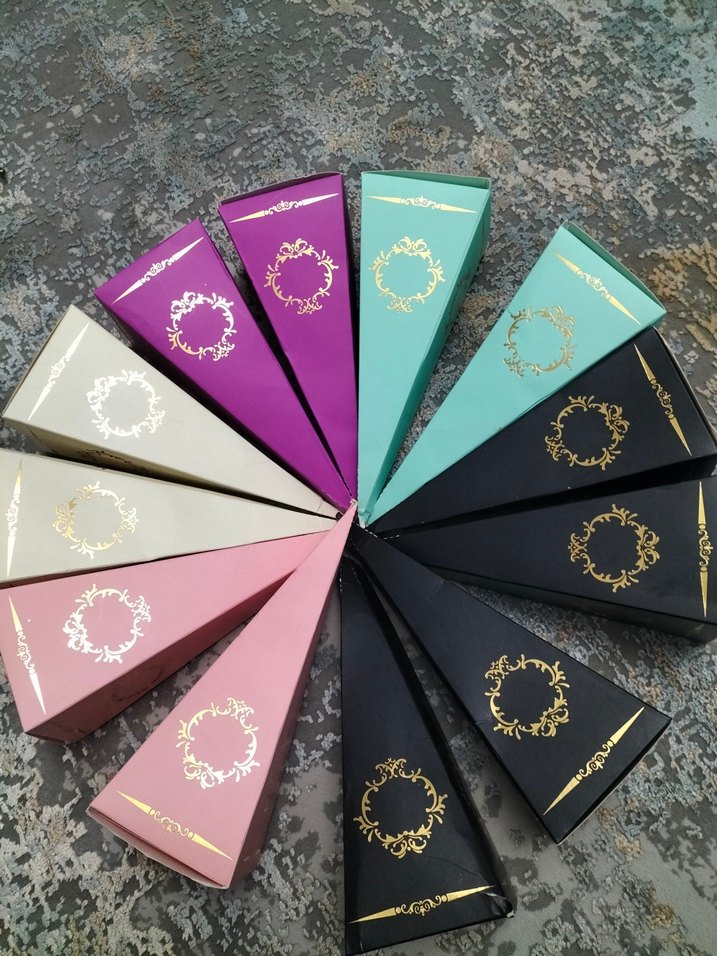 Renkli Üçgen Hediye Kutuları - Görsel 2