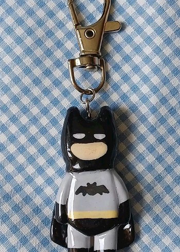Gri ve Mavi Batman Anahtarlık Figürü