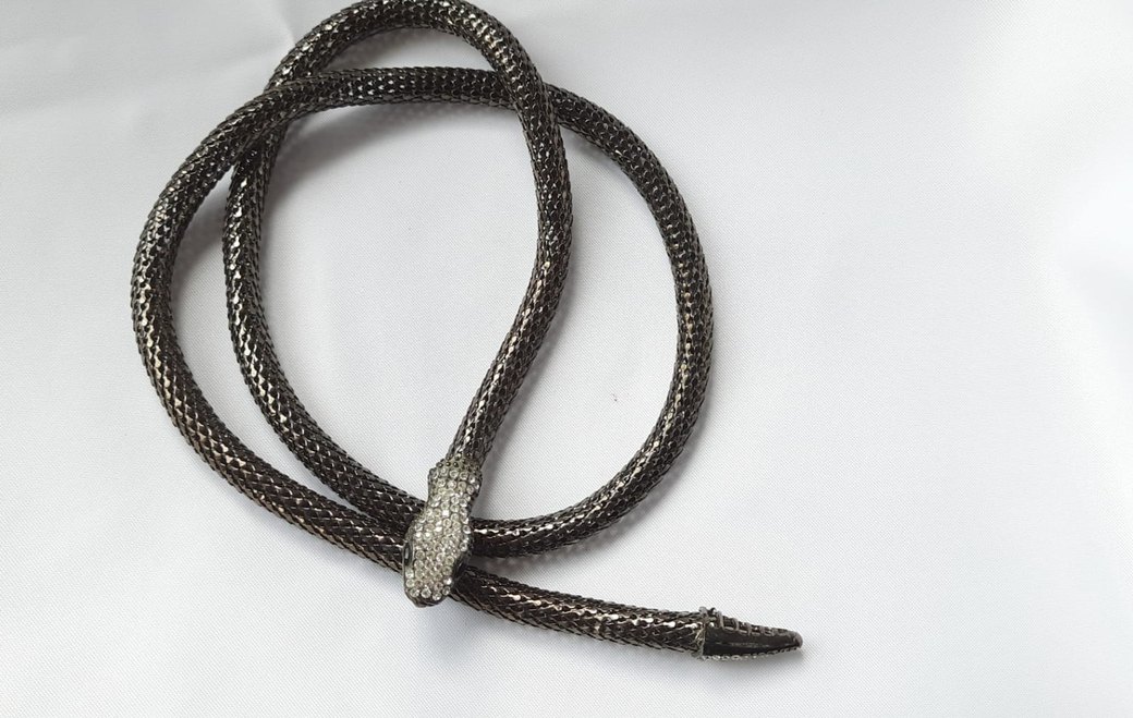 Gri Yılan Desenli Zincir Detaylı Uzun Gotik Kolye - Görsel 2