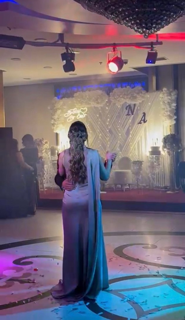 Gri Drapeli Uzun Straplez Abiye Elbise - Görsel 4