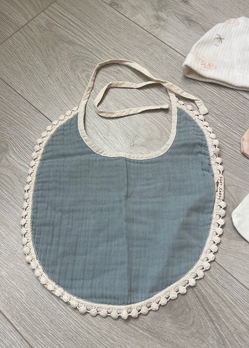 Gri Nakışlı Bebek Önlüğü - Görsel 2