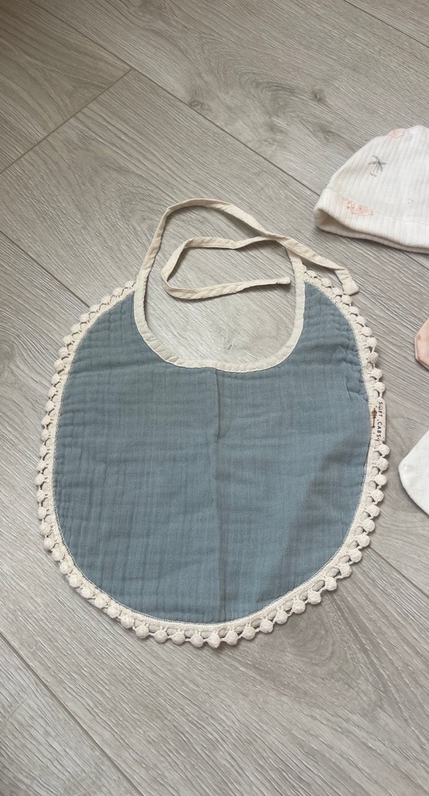 Gri Nakışlı Bebek Önlüğü - Görsel 2