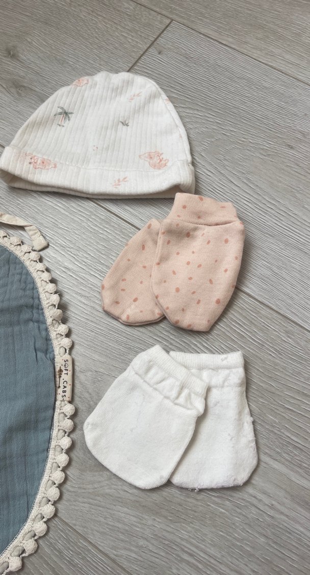 Gri Nakışlı Bebek Önlüğü - Görsel 3