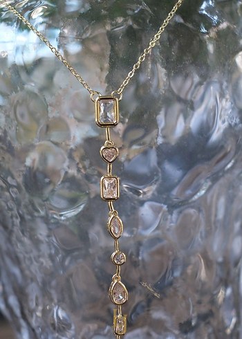 Zincir Detaylı Uzun Gold Y Model Kadın Kolye - Görsel 2