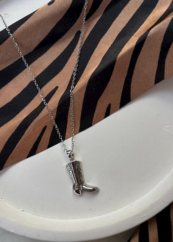 Sılver Renk Çizme Model Çelik Kadın Kolye - Görsel 3