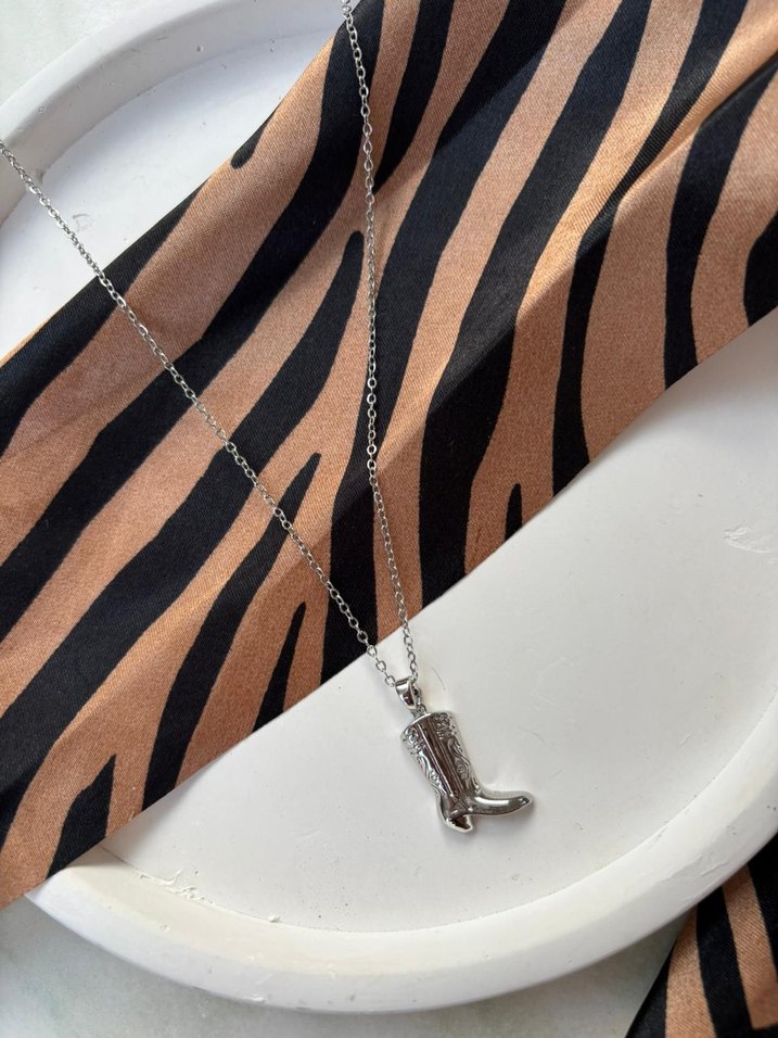 Sılver Renk Çizme Model Çelik Kadın Kolye - Görsel 2