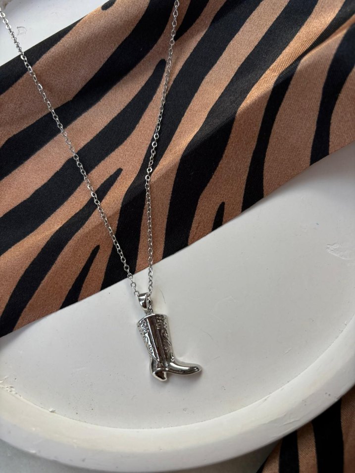 Sılver Renk Çizme Model Çelik Kadın Kolye - Görsel 3