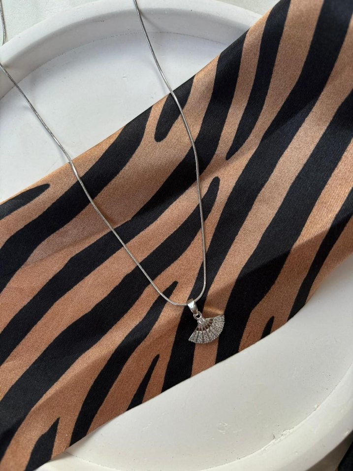 Sılver Renk Taşlı Yelpaze Çelik Kolye - Görsel 2