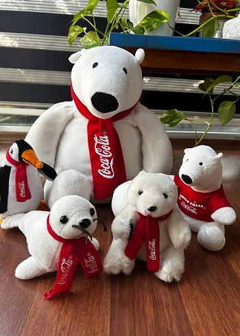Coca-Cola Temalı Beyaz Peluş Oyuncak Seti