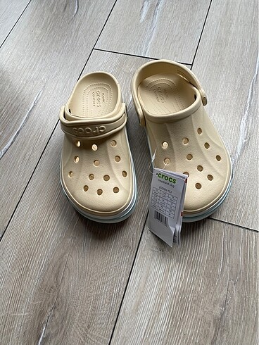 37,5 Beden Crocs