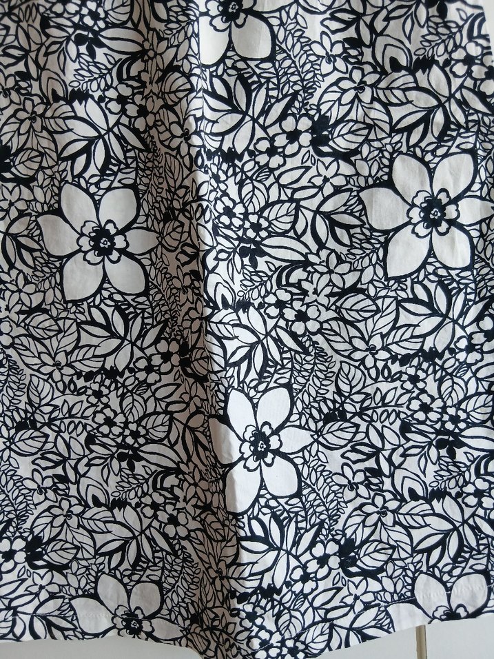 Beyaz siyah Çiçek Desenli elbise - Görsel 3