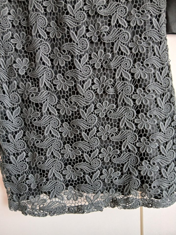 Dantel Detaylı koyu gri renkte elbise - Görsel 3