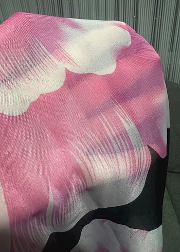 Pembe Çiçek Desenli Kadın Fular - Görsel 3