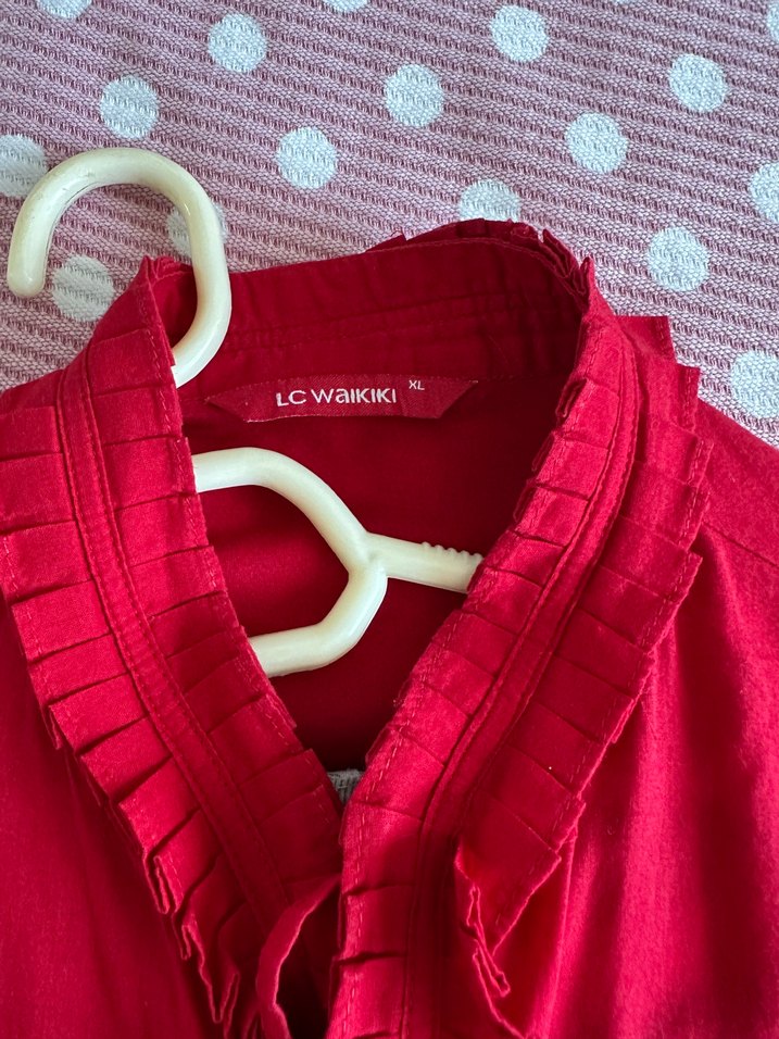 Kırmızı Düğmeli  Kadın Gömlek - Görsel 4