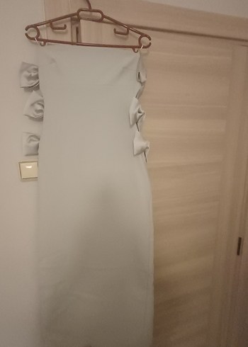 26 Beden yeşil Renk ZARA straplez saten fiyonk detaylı midi elbise