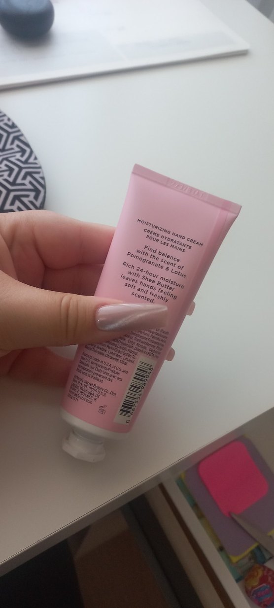 Victoria's Secret Nar ve Lotus El Kremi 75 ml - Görsel 4