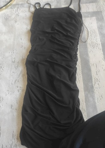 Siyah Drapeli İnce Askılı Uzun Elbise