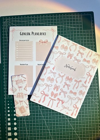 Pembe Pastel Günlük Planlayıcı Defter