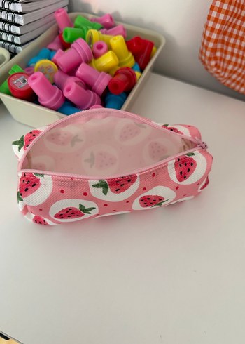Fermuarlı Pembe Çilek Desenli Makyaj Çantası - Görsel 2