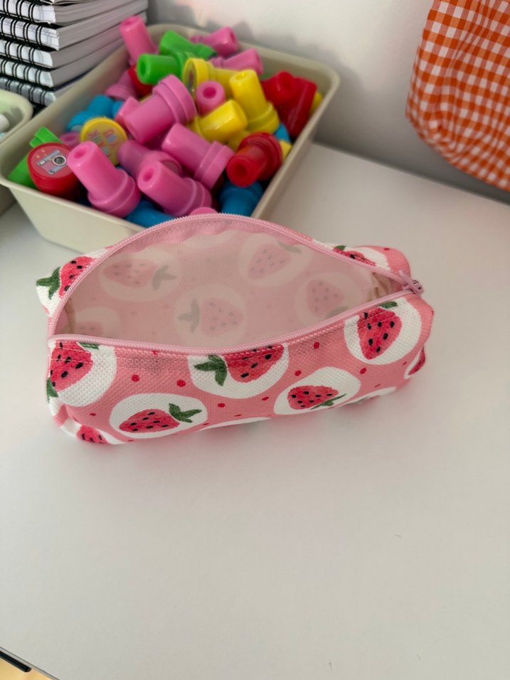 Fermuarlı Pembe Çilek Desenli Makyaj Çantası - Görsel 2