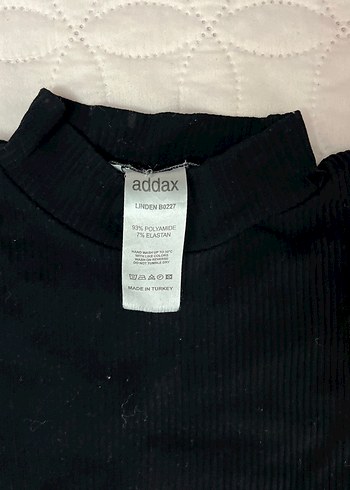 Kız Çocuk Siyah Yarım Kollu Yüksek Yakalı Tişört - Görsel 3