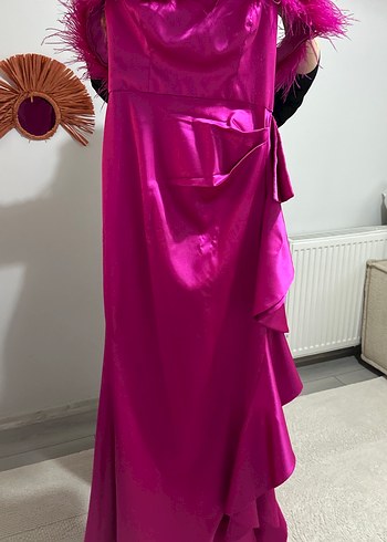 Pembe Uzun Tüy Detaylı Straplez Abiye Elbise - Görsel 6