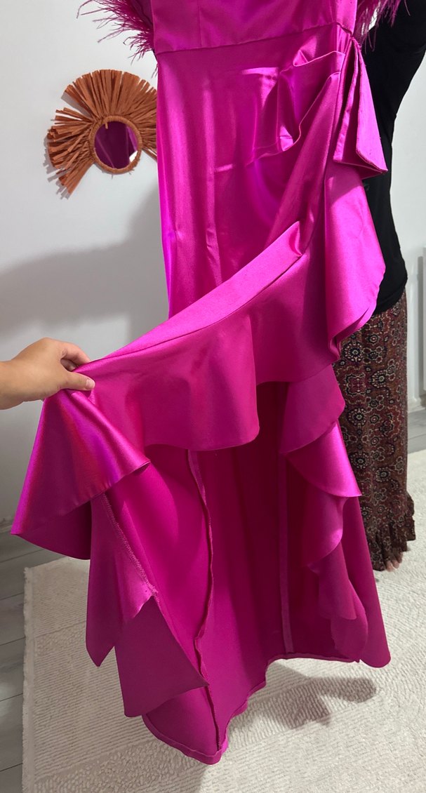 Pembe Uzun Tüy Detaylı Straplez Abiye Elbise - Görsel 5