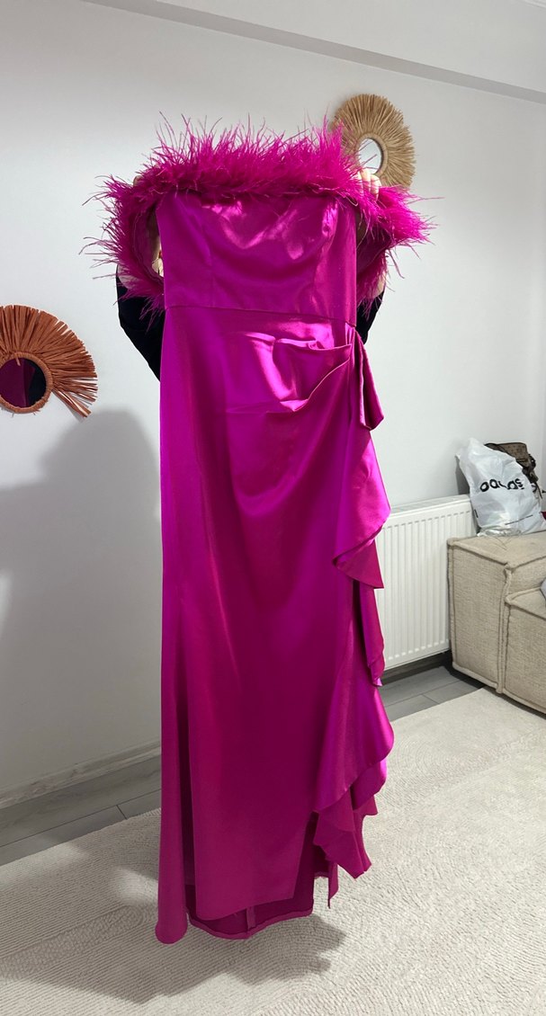 Pembe Uzun Tüy Detaylı Straplez Abiye Elbise - Görsel 4