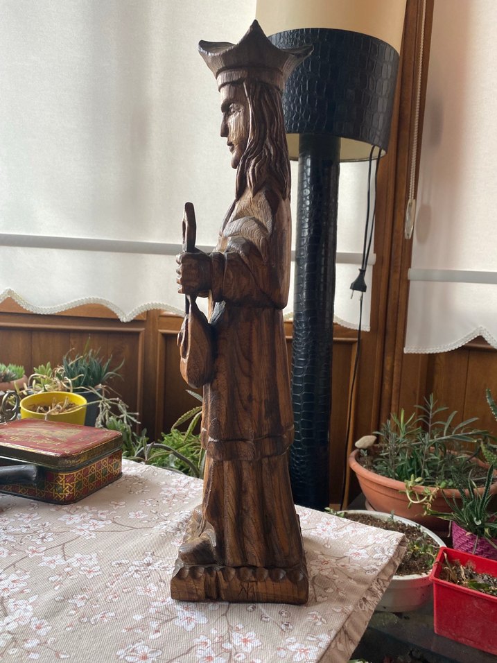 20.yüzyıl masif ahşaptan el oyması din adamı figürü. - Görsel 3