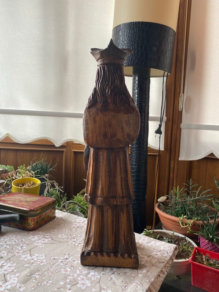 20.yüzyıl masif ahşaptan el oyması din adamı figürü. - Görsel 2