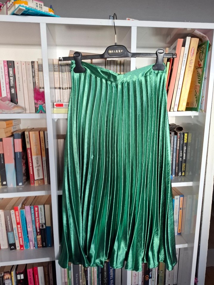 Parlak Yeşil Piliseli Uzun Etek - Görsel 2