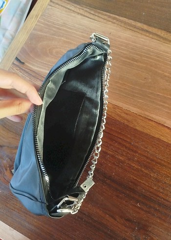 Beden Zincir Detaylı Lacivert Deri Kadın Çanta