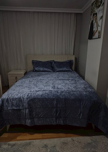 Diğer Gri Batik Desenli Yatak Örtüsü