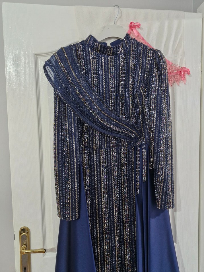 Mavi İşlemeli Uzun Kollu Abiye Elbise internette fiyatı 12.000TL - Görsel 5