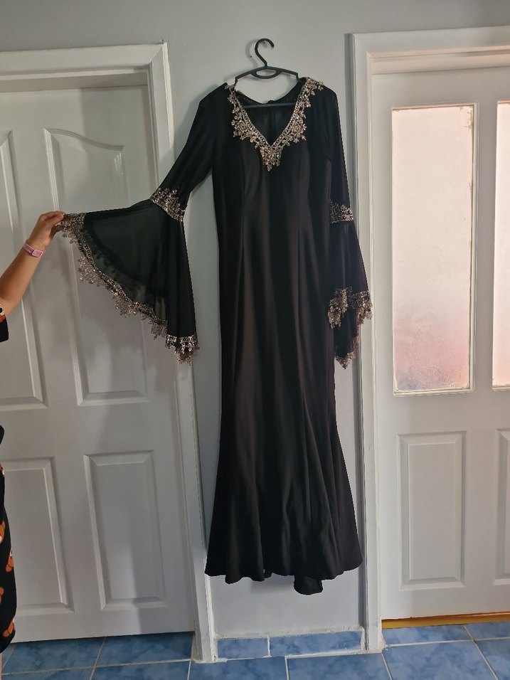 Zincir Detaylı Uzun Siyah V Yaka Elbise Sıfır 42 beden - Görsel 2