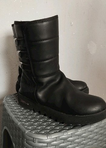 Kemer Detaylı Siyah  Kadın Botu - Görsel 2