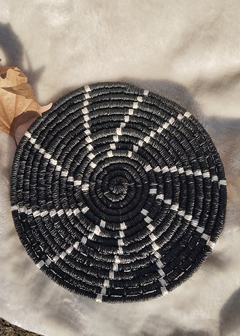 beyaz desenli siyah duvar tabağı - Görsel 2