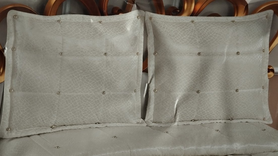 İşlemeli  Beyaz Yatak Örtüsü - Görsel 5